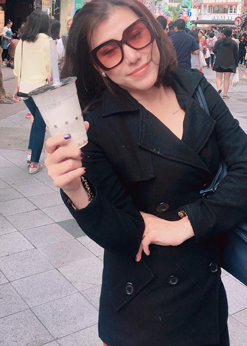 Ivy Trần đi bơm ngực cách đây 7 năm với chi phí gần 2.000 USD (khoảng 44 triệu đồng) để sở hữu vòng một căng đầy.