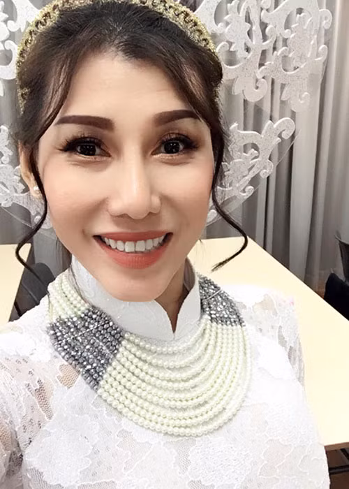 Trong chuyến lưu diễn Đài Loan vào cuối tháng 10/2018, cô bị vỡ túi ngực trên máy bay.