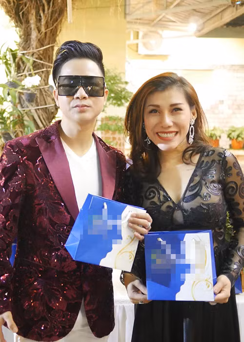 Thời gian qua, cô liên tục chia sẻ hình ảnh đi hát, tham gia sự kiện.