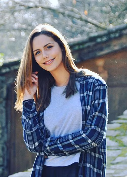 Năm 2015, Angela tham gia cuộc thi Hoa hậu Tây Ban Nha và dừng chân ở top 10.