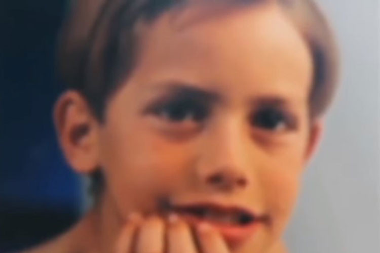 Sau nhiều năm điều trị nội tiết tố, Angela hoàn thành việc chuyển giới vào năm 2014.