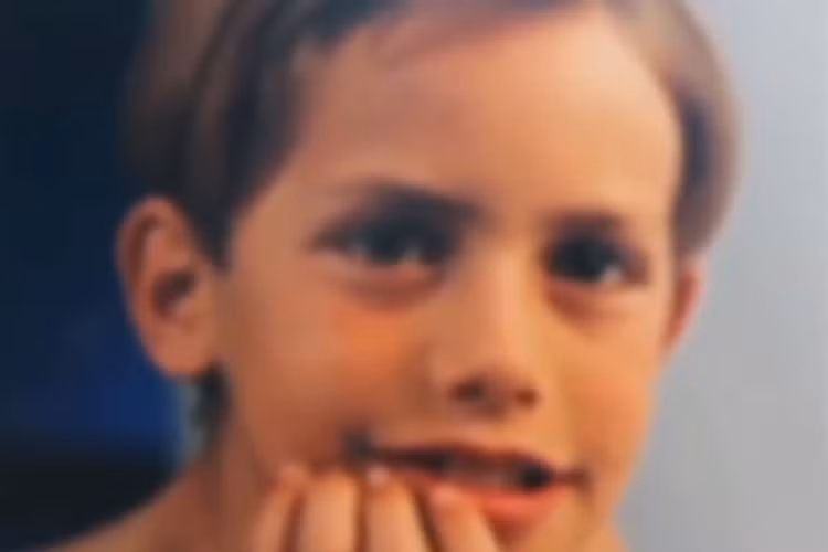 Sau nhiều năm điều trị nội tiết tố, Angela hoàn thành việc chuyển giới vào năm 2014.