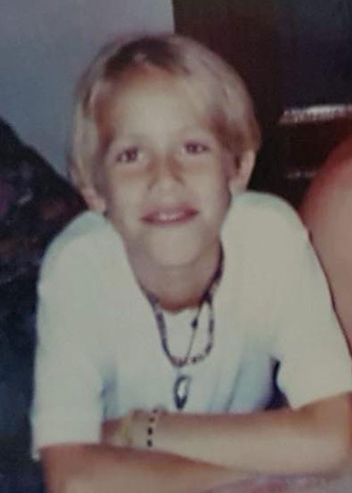 Angela Ponce sinh năm 1991. Từ khi còn nhỏ, đối thủ của Hoa hậu H’hen Niê đã khác biệt.