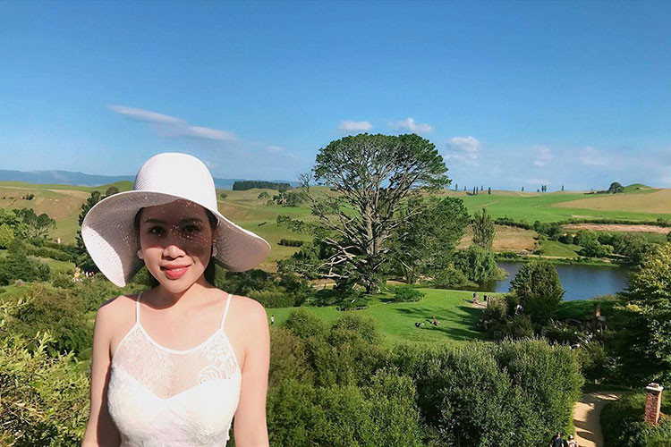 Ngoài đời, Trương Phương đang hẹn hò với Nick Mansor - người bạn trai ngoại quốc thứ 3 của cô.