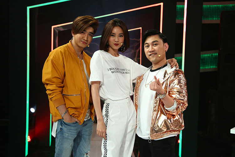 Cùng tham gia một chương trình, cặp đôi tin đồn thường giữ khoảng cách. Ảnh: Công an TP HCM