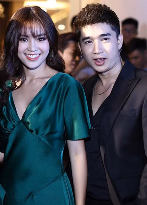 Hình ảnh Lan Ngọc tươi rói bên Chi Dân tại một sự kiện. Ảnh: Người lao động