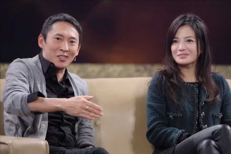 Theo Ettoday, cảnh sát Đài Loan đã gửi thư triệu tập Nữu Thừa Trạch vào ngày 6/12. Được biết, đạo diễn Nữu Thừa Trạch là bạn thân của Triệu Vy. Ảnh: Weibo