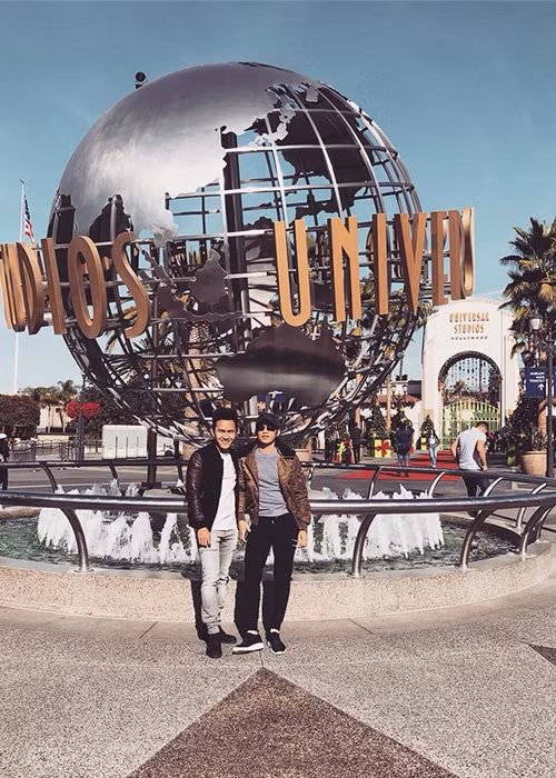 Con trai đầu lòng của nam danh hài đã lộ diện trong khi người con thứ hai của Hoài Linh vẫn được giấu kín.