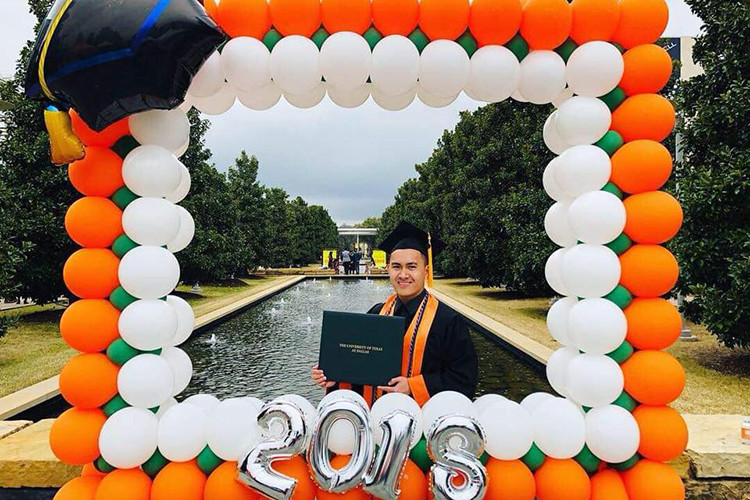 Hoai Linh nhan nhu con trai ruot ngay tot nghiep o My