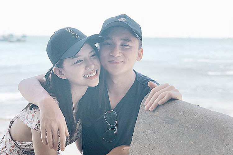 Ảnh tình tứ của Phan Mạnh Quỳnh bên bạn gái hot girl sắp cưới Anh tinh tu cua Phan Manh Quynh ben ban gai hot girl sap cuoi