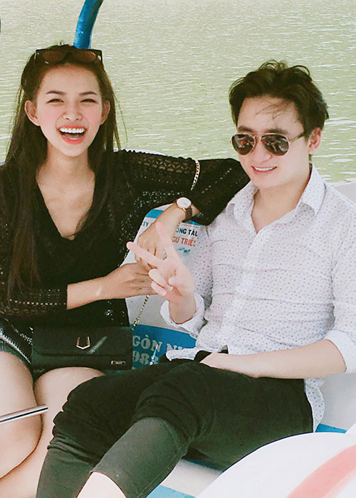 Cặp đôi thường xuyên đi du lịch để hâm nóng tình yêu.