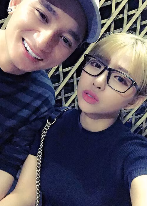 Tác giả bản hit "Vợ người ta" cũng thường xuyên dành lời ngọt ngào cho bạn gái.