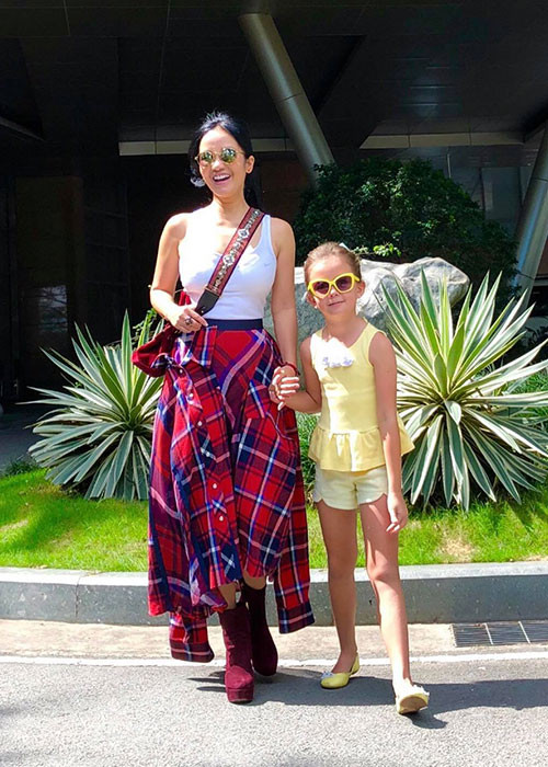 "Cô Bống" Hồng Nhung cùng hai con hiện sống ở chung cư rất gần chỗ ông bà ngoại.