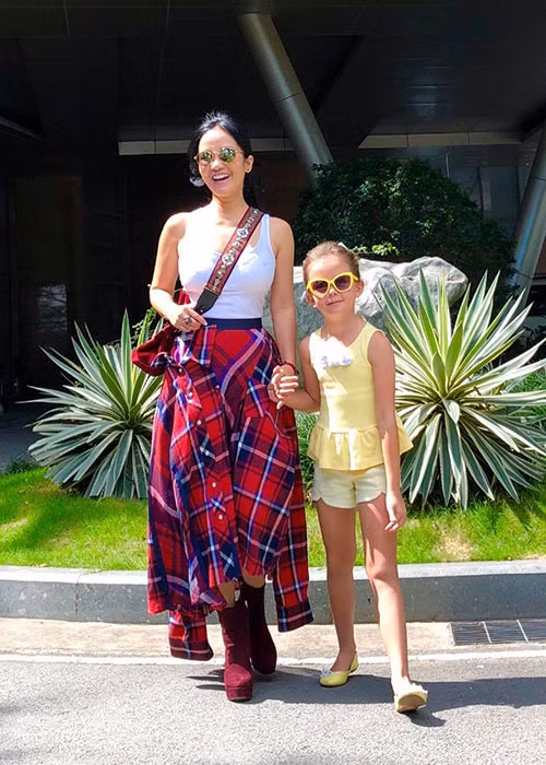 "Cô Bống" Hồng Nhung cùng hai con hiện sống ở chung cư rất gần chỗ ông bà ngoại.