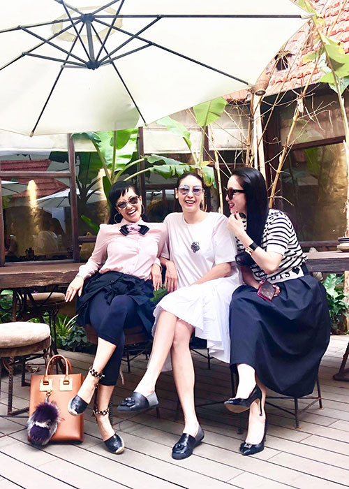 Sau khi nhập viện vào cuối tháng 11 vì kiệt sức, Hồng Nhung đang dành nhiều thời gian để nghỉ ngơi