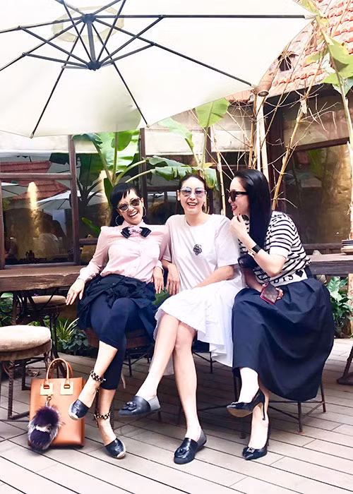 Sau khi nhập viện vào cuối tháng 11 vì kiệt sức, Hồng Nhung đang dành nhiều thời gian để nghỉ ngơi