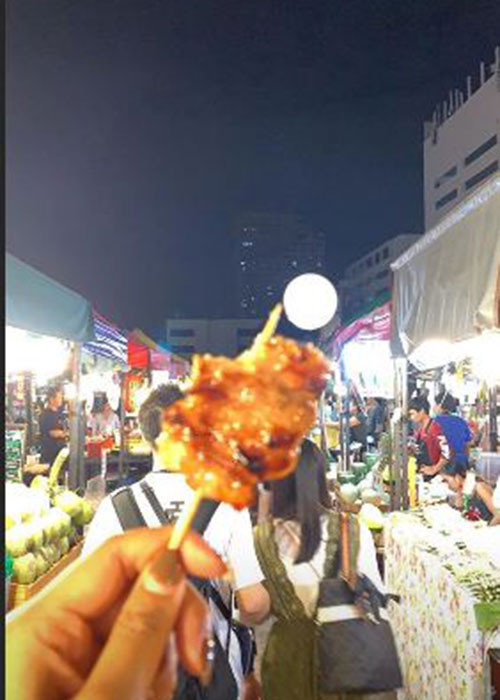 Khen món ăn Thái, H'hen Niê dường như đang lấy lòng fan của xứ sở chùa vàng.