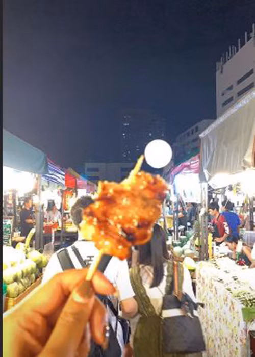 Khen món ăn Thái, H'hen Niê dường như đang lấy lòng fan của xứ sở chùa vàng.