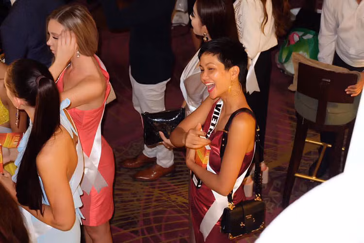 Mới đây, đại diện Việt Nam đã bước vào phần thi phỏng vấn kín với ban giám khảo.