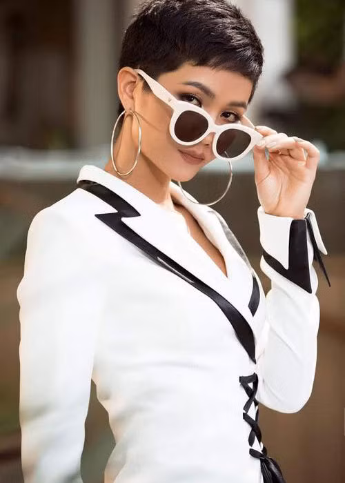 Phỏng vấn kín với ban giám khảo được xem là phần thi khá quan trọng.