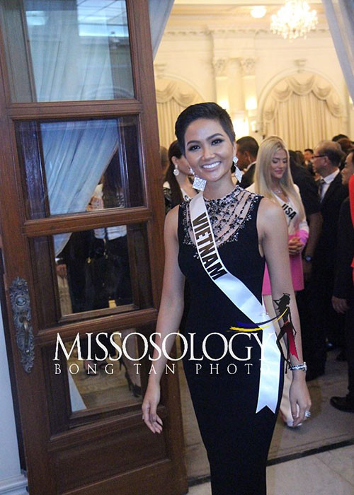 Bán kết cuộc thi Hoa hậu Hoàn vũ Thế giới 2018 diễn ra lúc 19h ngày 13/12. Chung kết dự kiến được tổ chức vào 7h ngày 17/12 tại Thái Lan.