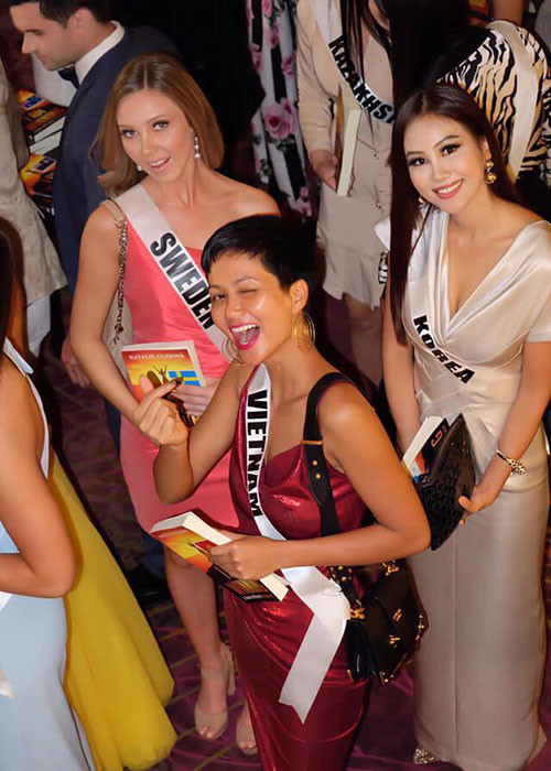 Ngay từ khi bước chân vào cuộc thi, H'hen Niê đã chiếm được cảm tình của nhiều người hâm mộ Thái Lan.