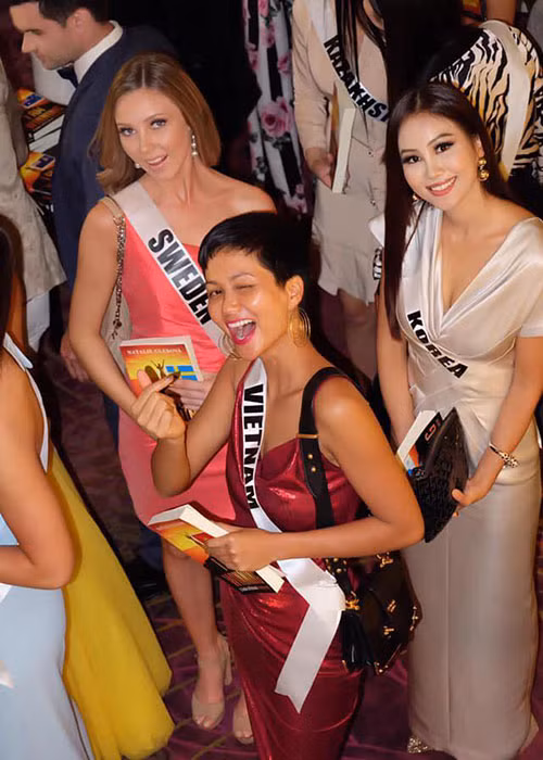 Ngay từ khi bước chân vào cuộc thi, H'hen Niê đã chiếm được cảm tình của nhiều người hâm mộ Thái Lan.