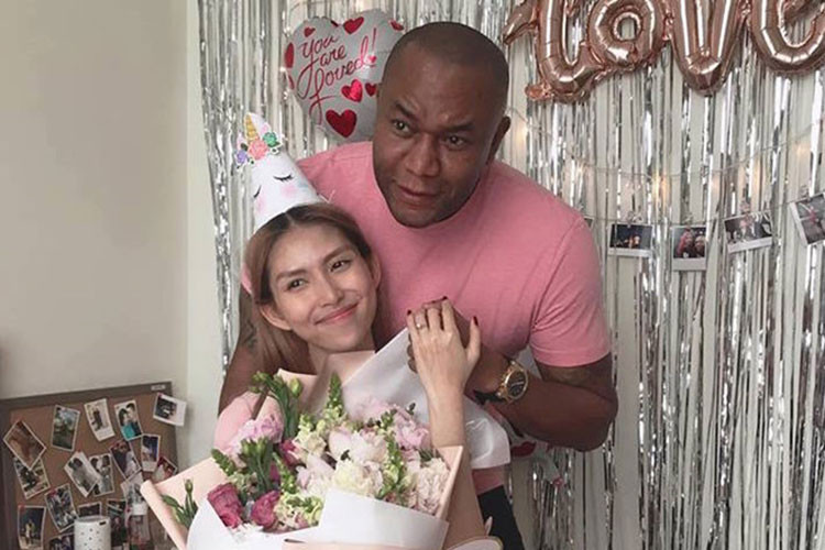 Thùy Dương gần như chưa bao giờ chia sẻ chuyện tình cảm cá nhân. Gần đây, cô bất ngờ được bạn trai người Mỹ Keenan Nathan cầu hôn.