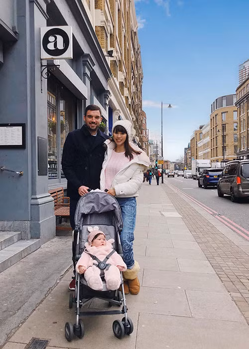 Ông xã của Hà Anh là một giáo viên, đến từ London. Hiện, tổ ấm của cặp đôi có thêm một thành viên là cô con gái Myla trắng trẻo, bụ bẫm.