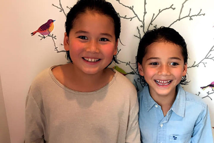 Nữ siêu mẫu với chồng ngoại quốc có hai cậu con trai nay đã lớn phổng phao.