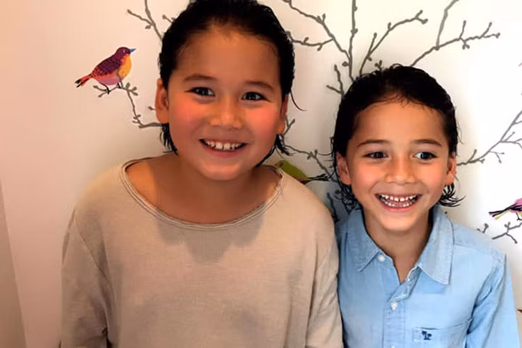 Nữ siêu mẫu với chồng ngoại quốc có hai cậu con trai nay đã lớn phổng phao.