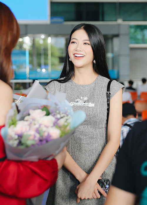 Hình ảnh Phương Khánh vui vẻ đón cựu hoa hậu gây chú ý khi mới đây, cô bị anh K. tố vô ơn sau khi đăng quang Hoa hậu Trái đất 2018. Ảnh: Ngôi sao