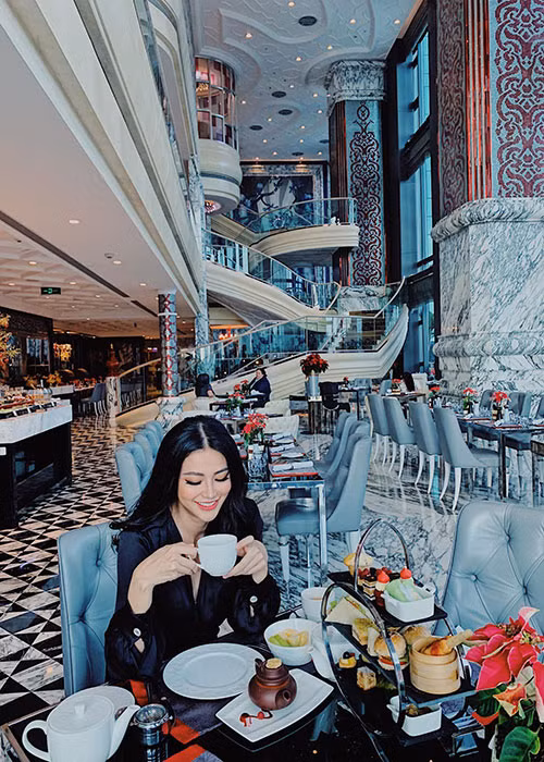 Trên trang cá nhân, Phương Khánh vẫn đều đặn chia sẻ hình ảnh của mình. Ảnh: FBNV