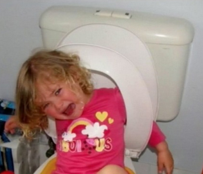 Không giúp người ta một tay còn đứng đấy chụp ảnh.