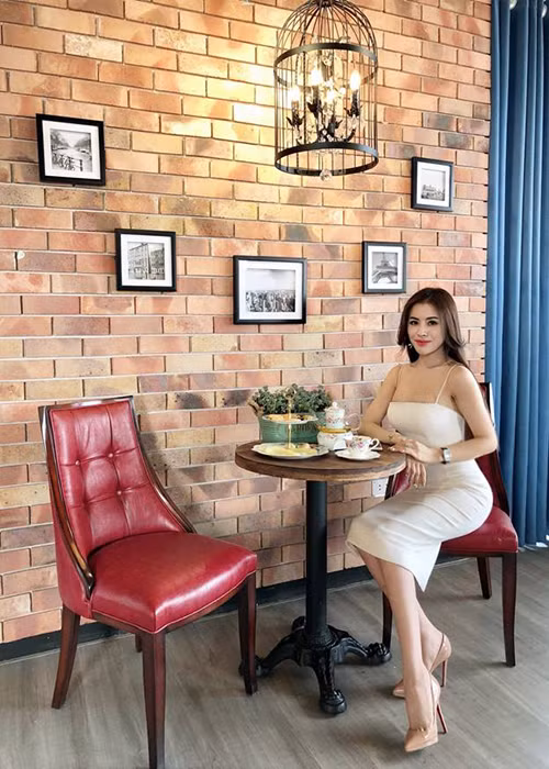 Hình ảnh cuộc sống sang chảnh của Thư Dung khiến ít người nghĩ cô đang gặp khó khăn về kinh tế.