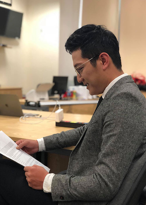 Gần đây, Chí Nhân bất ngờ tố vợ cũ sống giả tạo. Về phía Thu Quỳnh, cô chọn cách giữ im lặng như thường thấy.