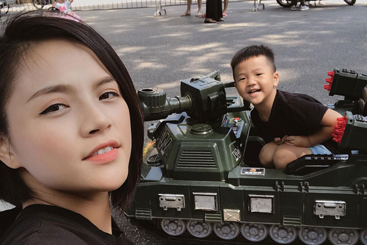 Thu Quỳnh chọn cách giữ im lặng. Sau khi ly hôn, nữ diễn viên cũng rất hiếm khi nhắc đến Chí Nhân trước báo chí.