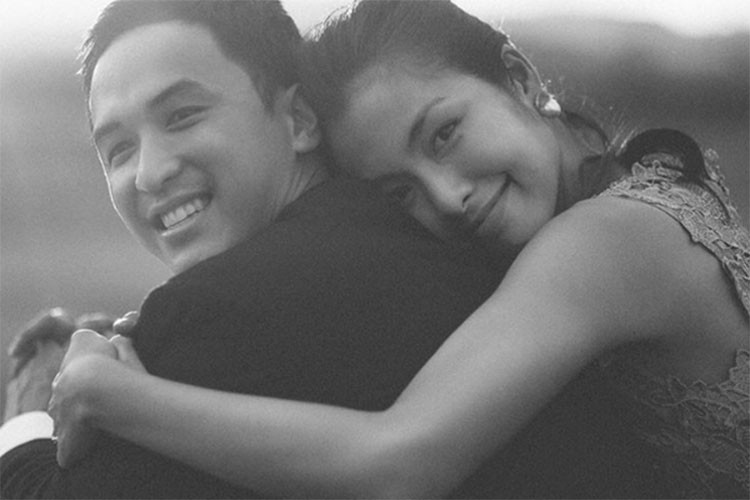 Tăng Thanh Hà và ông xã chưa từng thể hiện những cái ôm siết chặt quá đà.