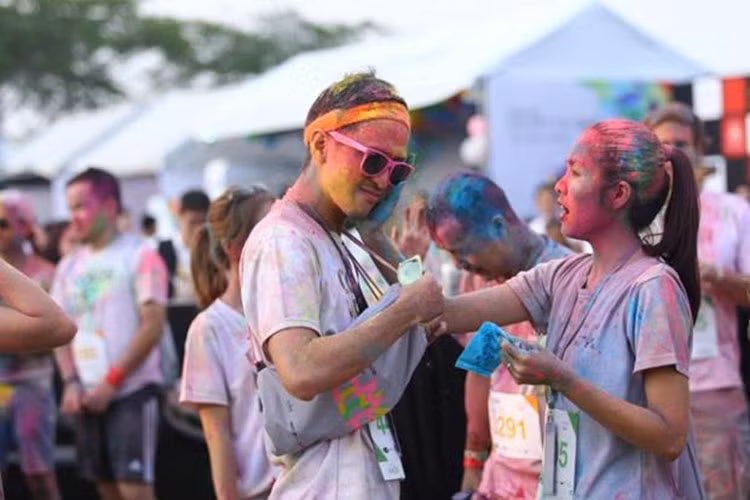 Hà Tăng chưa bao giờ quên quan tâm, chăm sóc ông xã. Ảnh: Người đưa tin