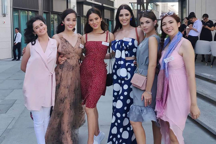 Đối thủ của Tiểu Vy được lòng chủ tịch cuộc thi và nhiều thí sinh khác.