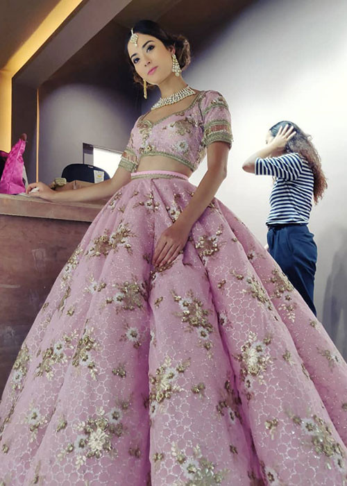 Trước khi cuộc thi chính thức khởi động, Shrinkhala đã được chuyên trang sắc đẹp Missosology dự đoán lọt top 11 chung cuộc.