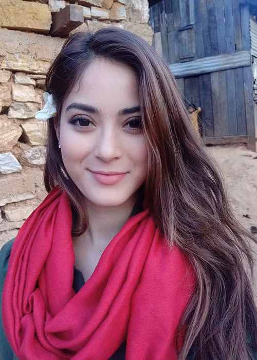 Người đẹp đến từ Nepal sinh ra trong gia đình có truyền thống theo đuổi sự nghiệp chính trị.