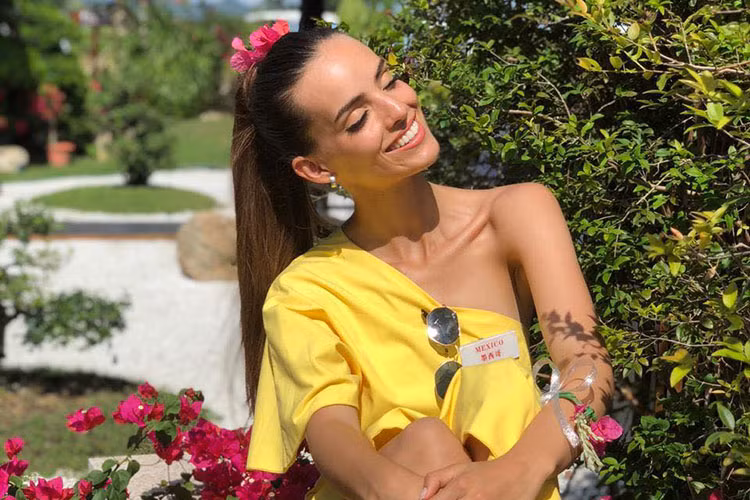 Vanessa trở thành đại diện Mexico đầu tiên đoạt vương miện Hoa hậu Thế giới.