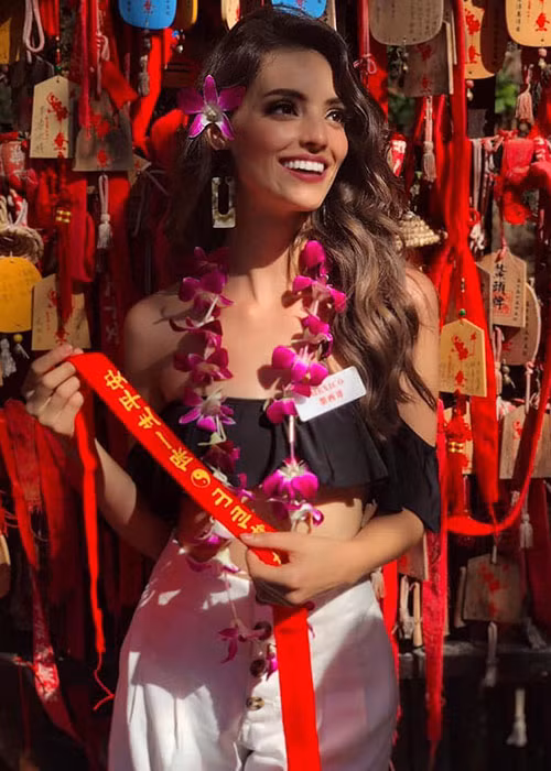 Người đẹp cũng là tình nguyện viên của một tổ chức.