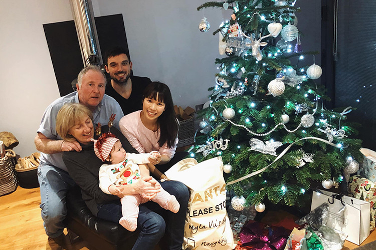 Hiện, Hà Anh đón Giáng sinh vui vẻ bên gia đình chồng.