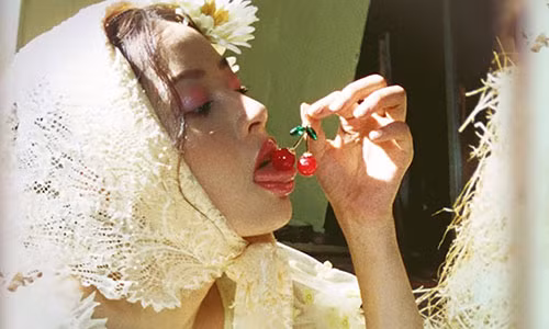 MV Viet trieu view: Con so that, gia tri ao?-Hinh-3