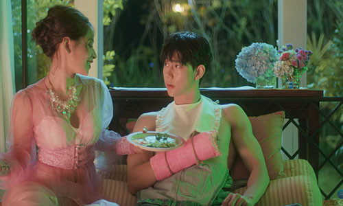 MV Viet trieu view: Con so that, gia tri ao?-Hinh-4