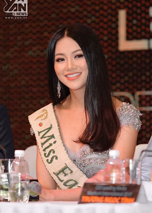 Khá thân với Hoa hậu Trái đất Phương Khánh, bác sĩ Chiêm Quốc Thái tố bầu Kiệt đòi người đẹp trả ơn 1 tỷ. Phía bầu Kiệt lập tức phủ nhận đòi trả ơn. Ảnh: Yan