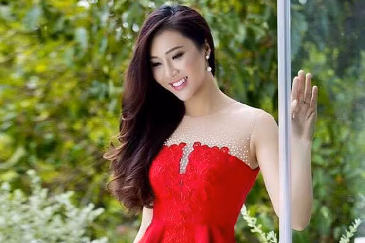 Hoa khôi Diệu Ngọc từng bị một người tự nhận là thầy dạy catwalk tố phủi sạch tình cảm đã có của hai bên.