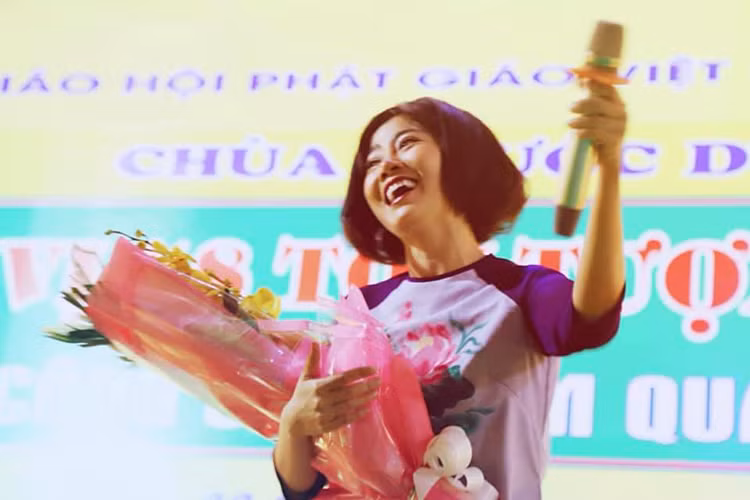 Sau 3 tháng xuất viện, Mai Phương vẫn giữ tinh thần lạc quan, chống chọi với bệnh tật.